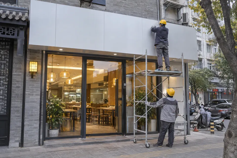 餐饮门店铝塑板底板与发光字通用施工示意图，非西安具体项目